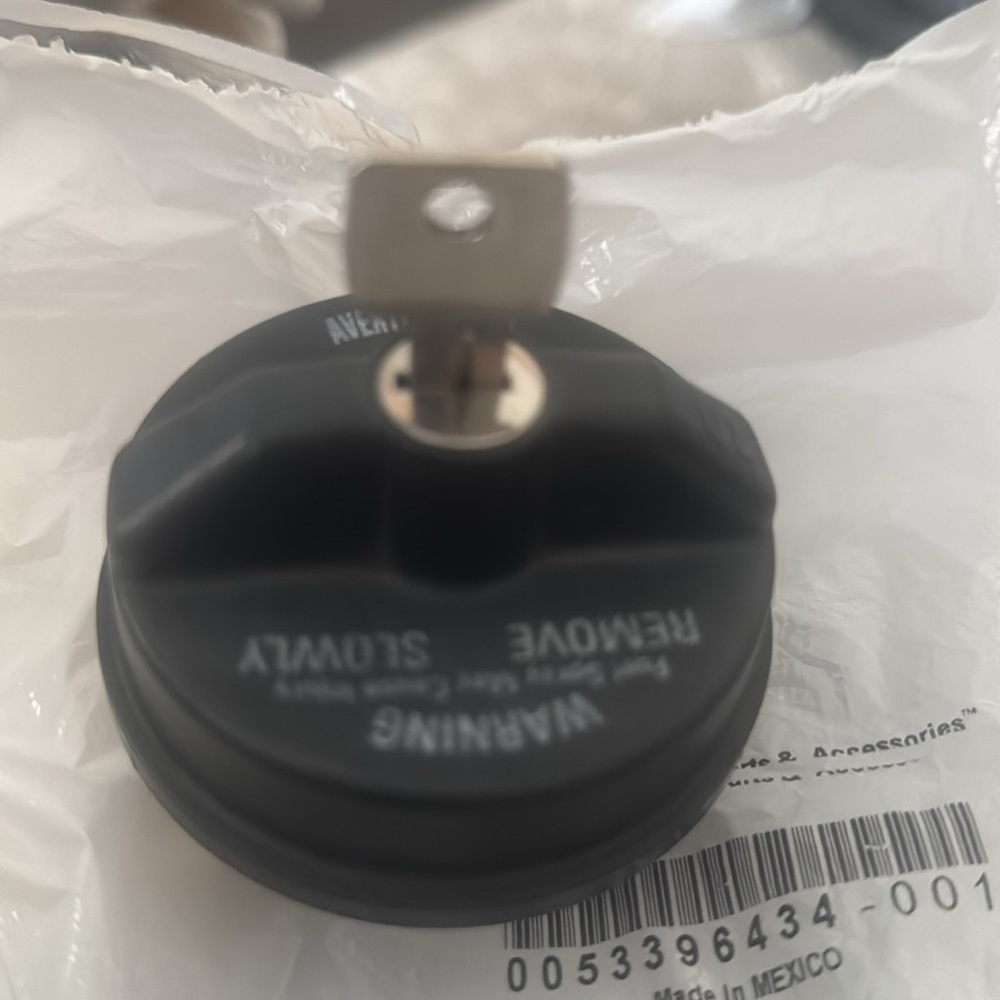 Mopar 5203 0387AB Fuel Tank Locking Cap With Key
Jeep Wrangler 2003-2018 JK